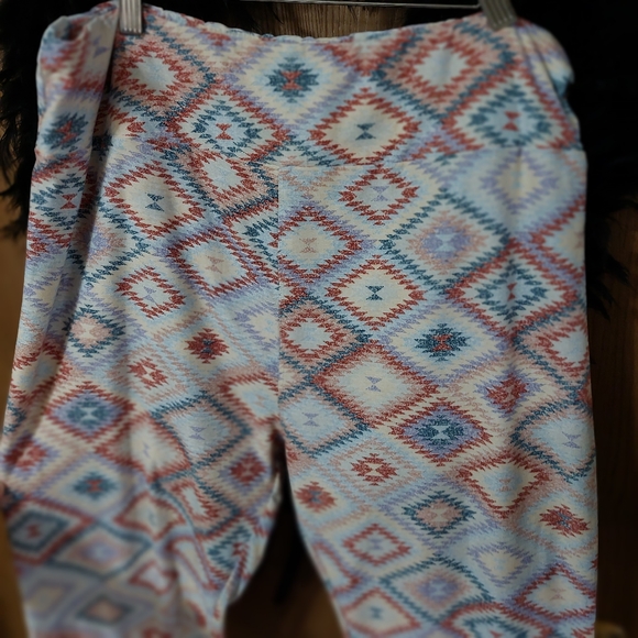 Lularoe ☆ TC2 Plus Size Buttery Soft Stretch Tribal Printed Pattern Legging - Picture 12 of 12